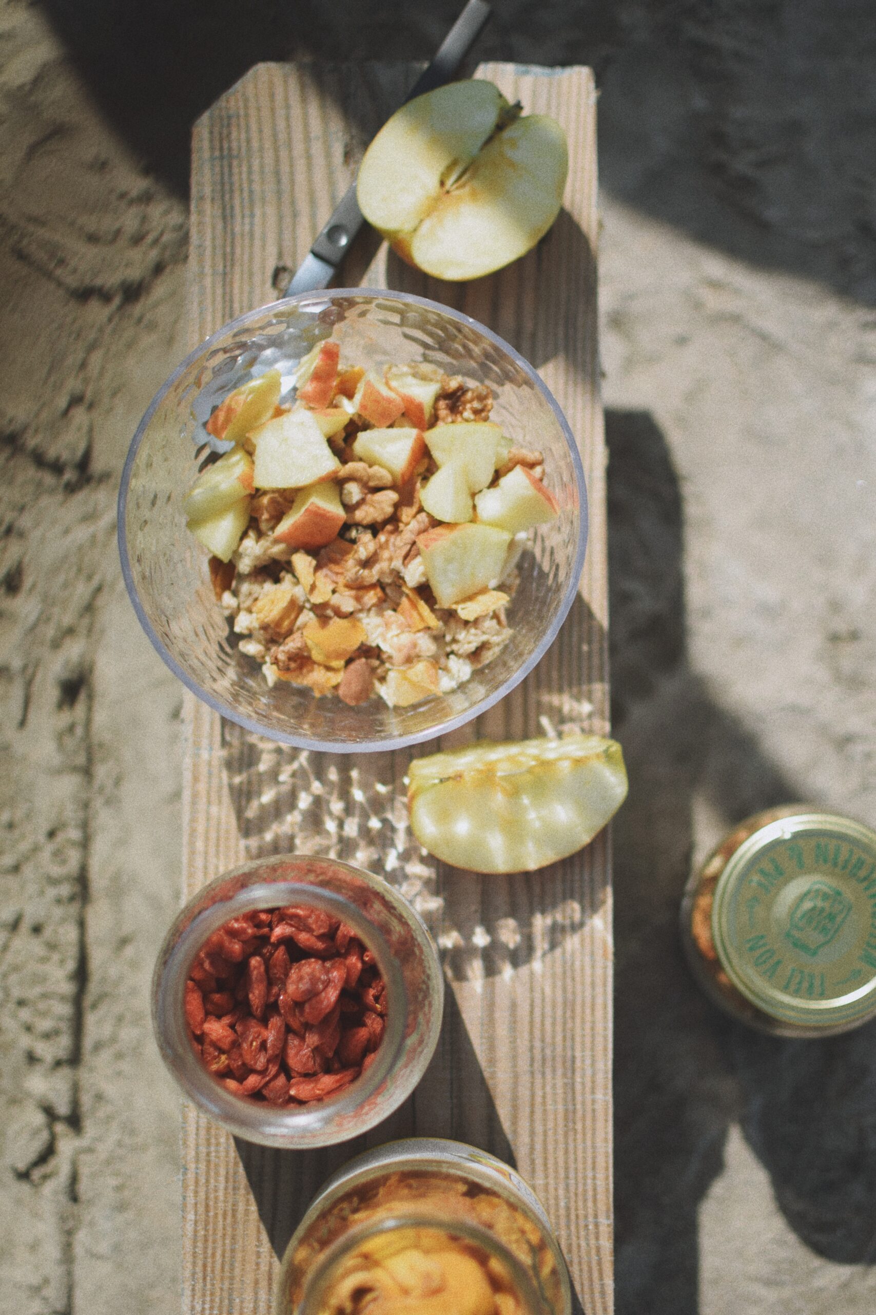 granola neben mehrweggläsern