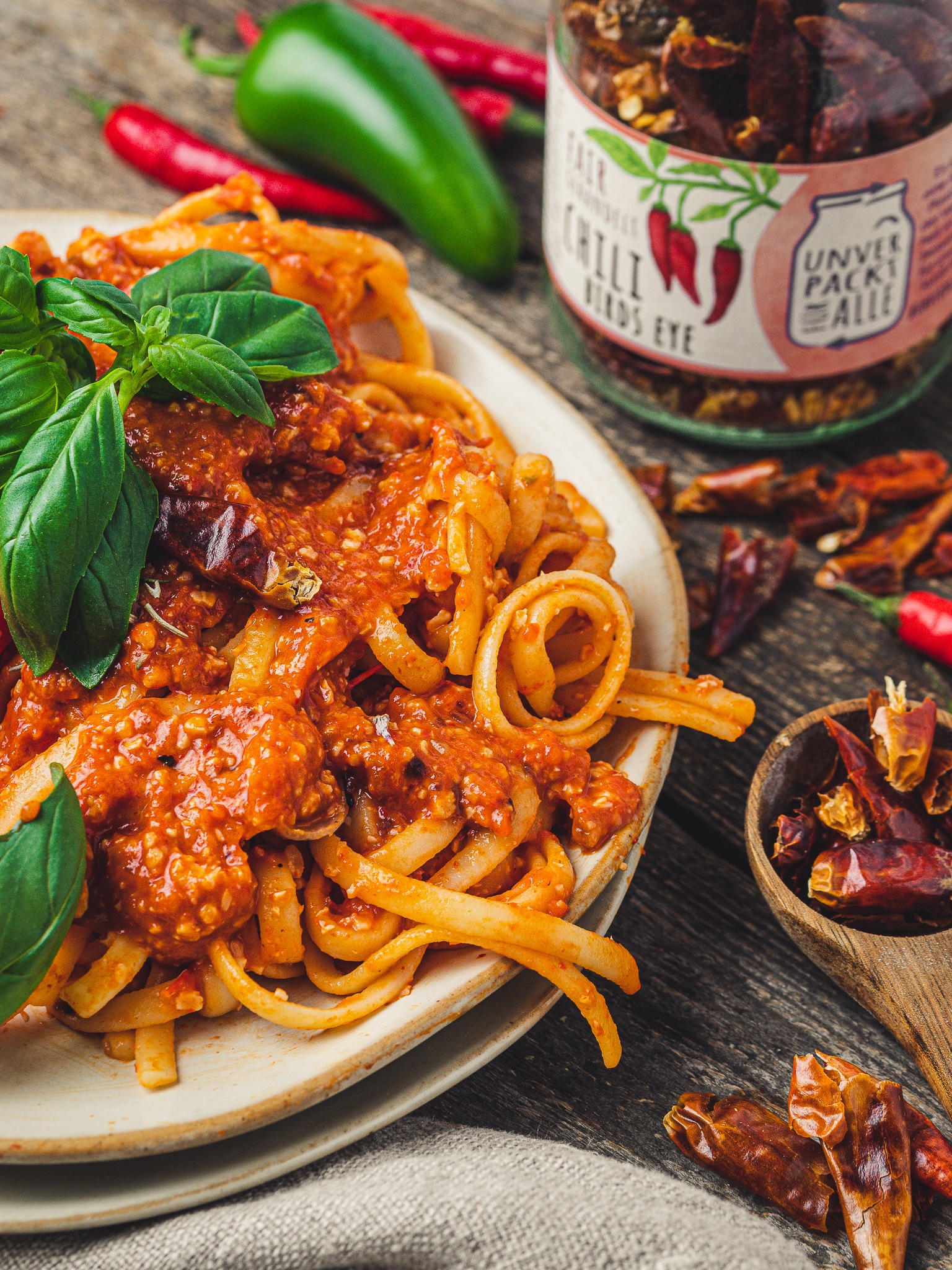 chili pasta mit basilikum